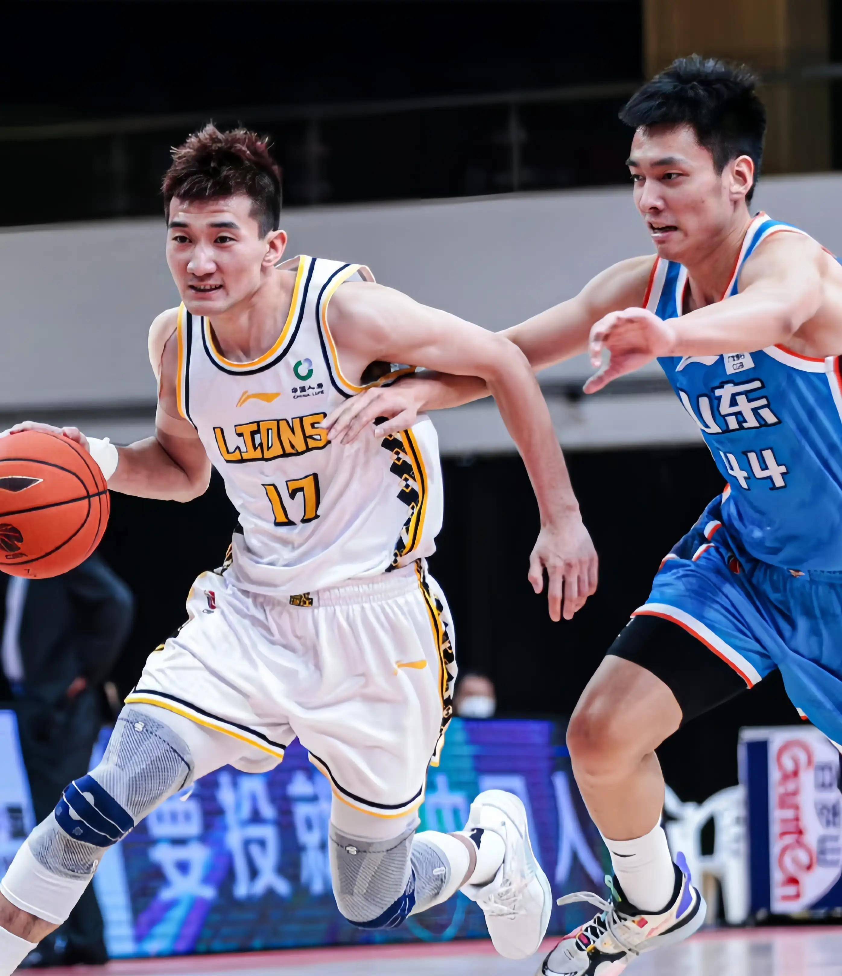 曼聯名宿丹尼士羅去世　奧脫福外銅像三人均已仙逝.