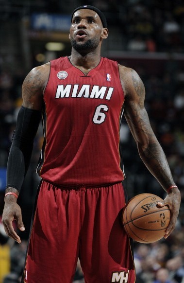 与球衣侧摆 与球衣侧摆